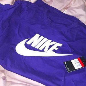 Brand new Nike Shirt (Purple)